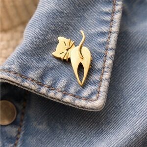 Vintage 1950s MCM Cat Brooch Gold Tone Atomic Modernist Kitty Pin